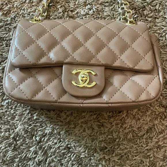 Tan Quilted Shoulder Bag with Gold CC Closure - Picture 1 of 14